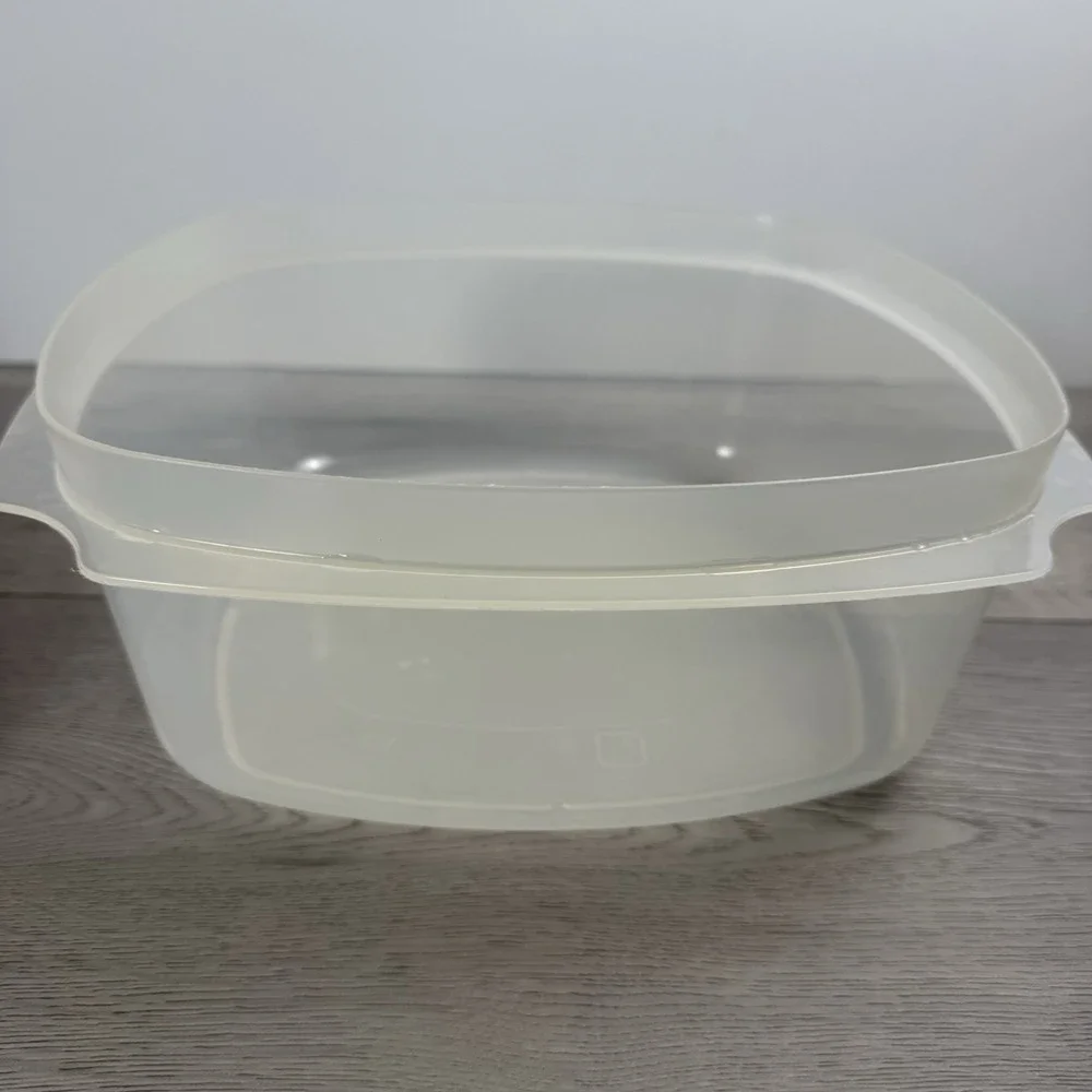 Vintage Rubbermaid Square Food Storage Container Red Lid 21.1 Cups Pair 5 Liter